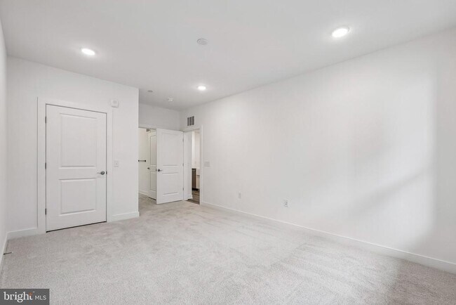 Building Photo - 21731 Dovekie Ter