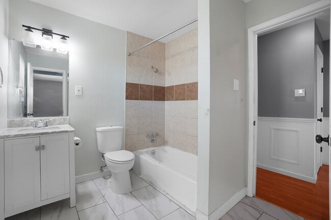 Building Photo - Spacious 4-Bedroom Home Near STL Airport i...