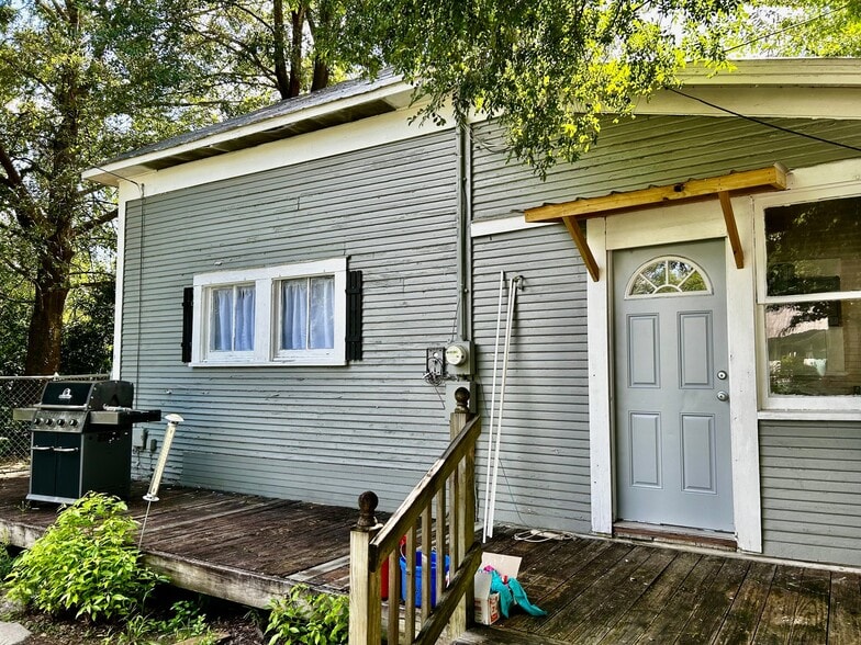 Building Photo - 208-A N Division St