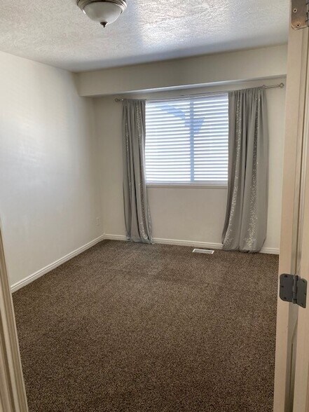 Building Photo - 514 W 1490 N