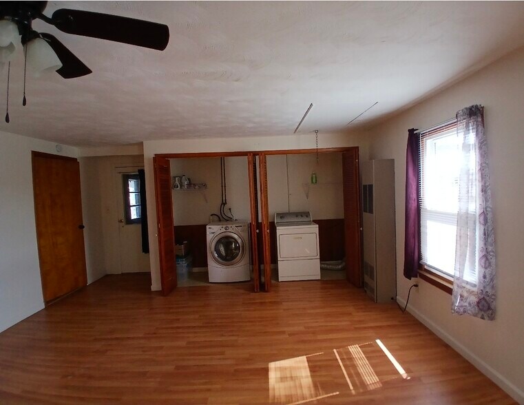 Building Photo - 304 Marshall St