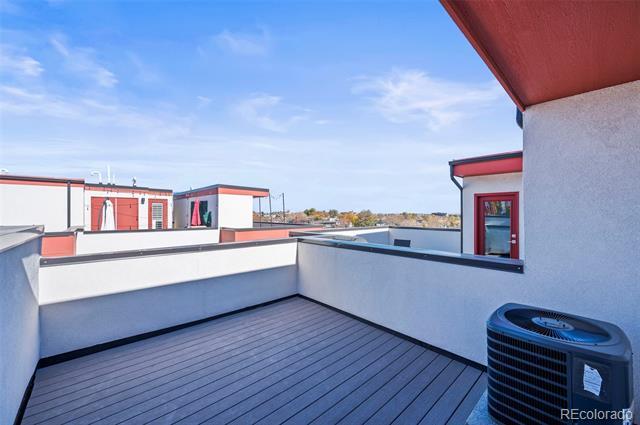 Building Photo - 1914 W 38th Ave