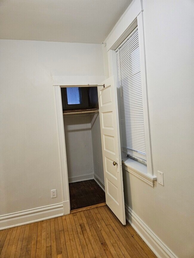 Building Photo - 3507 N Damen Ave