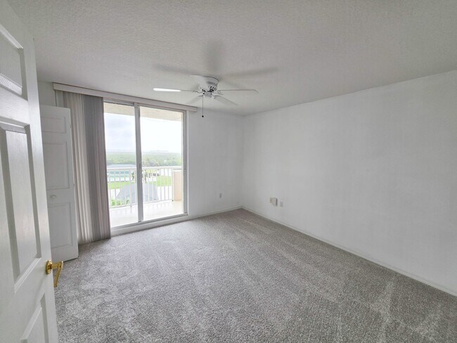 Building Photo - Beautiful Annual 7th floor Condo with Stunning Ocean Views 3/2