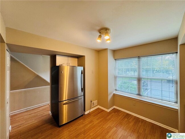 Building Photo - 102 Quaker Dr