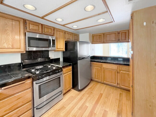 Building Photo - 379 N Mentor Ave