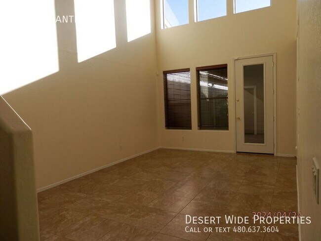 Building Photo - 7036 E Lantern Lane East