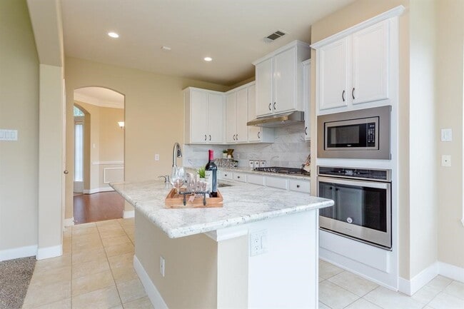 Building Photo - 5918 Union Springs