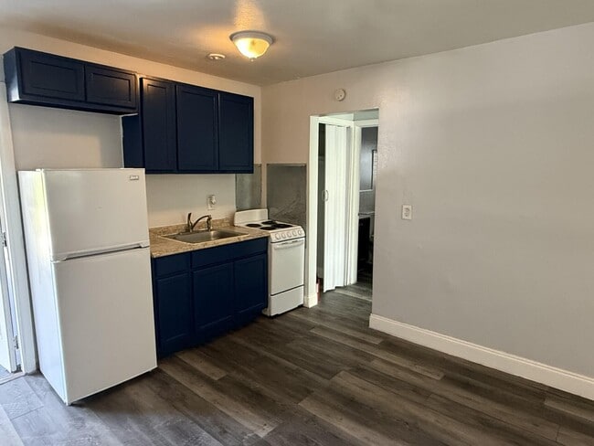 Building Photo - 131 E 27th St