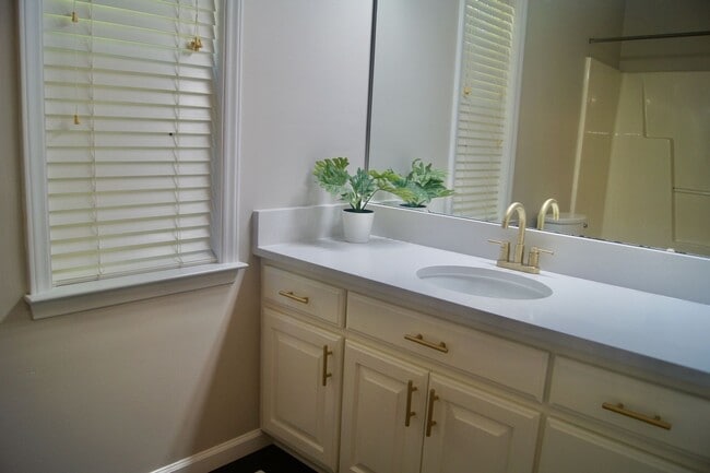 Building Photo - 301 Stargate Rd