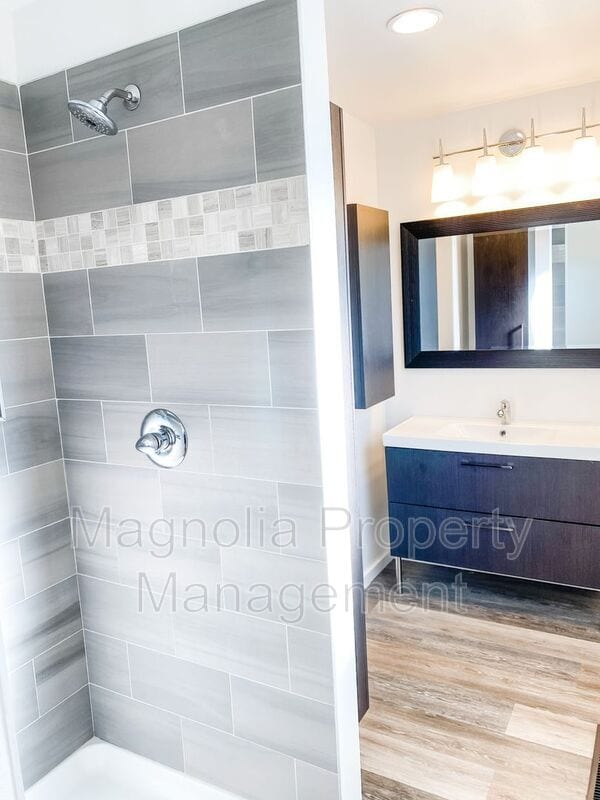 Building Photo - 1724 Robidoux Cir