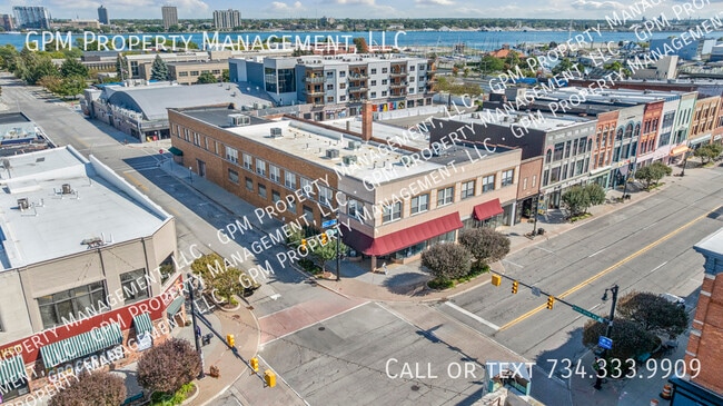 Building Photo - 412 Grand River Ave