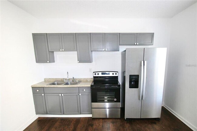 Building Photo - 610 Dundee Rd