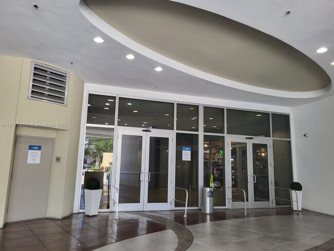 Building Photo - 1750 N Bayshore Dr