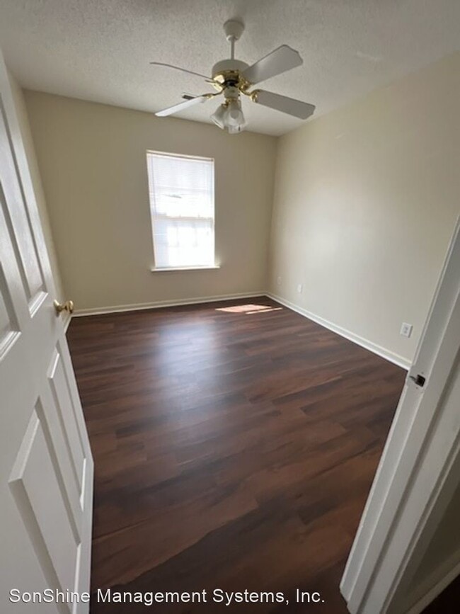 Building Photo - 3 br, 2 bath House - 529 E Third Loop Rd