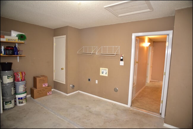 Building Photo - 14149 Warren Belin Dr