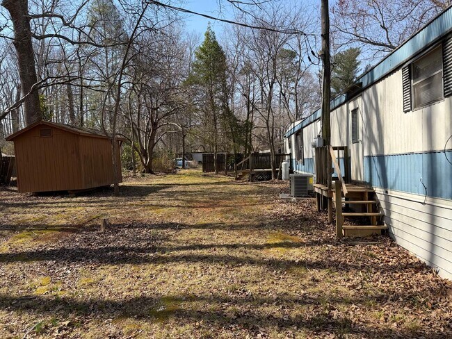 Building Photo - AVAILABLE NOW!