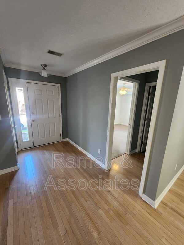 Building Photo - 10828 Glenway Pl