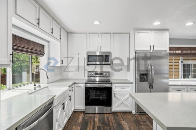 Building Photo - 5045 Hiller Ln