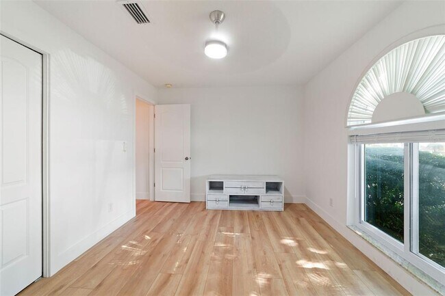 Building Photo - 24407 Rolling View Ct