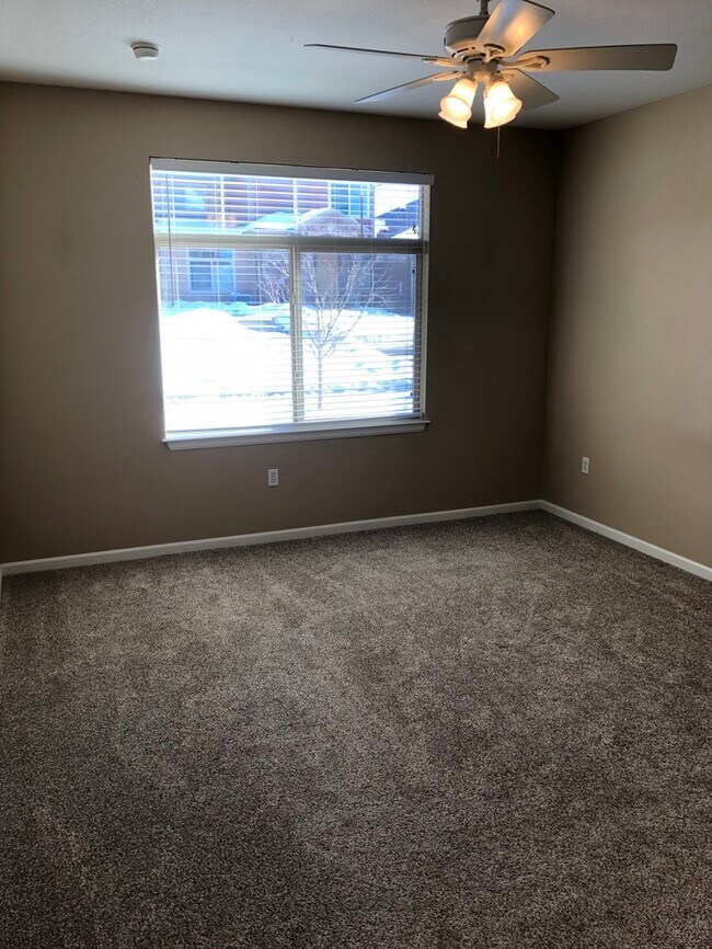 Building Photo - Stunning Condo in Palomino Park