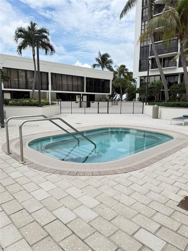 Building Photo - 1925 Brickell Ave