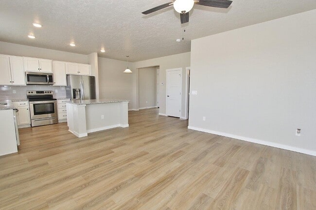 Building Photo - 496 N Tessa Ln