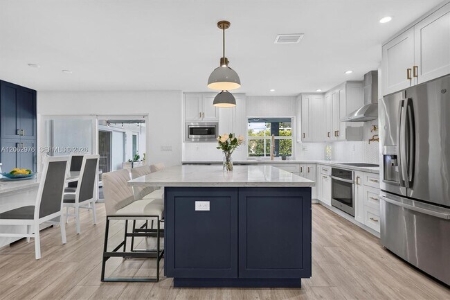 Building Photo - 16840 SW 87th Ave