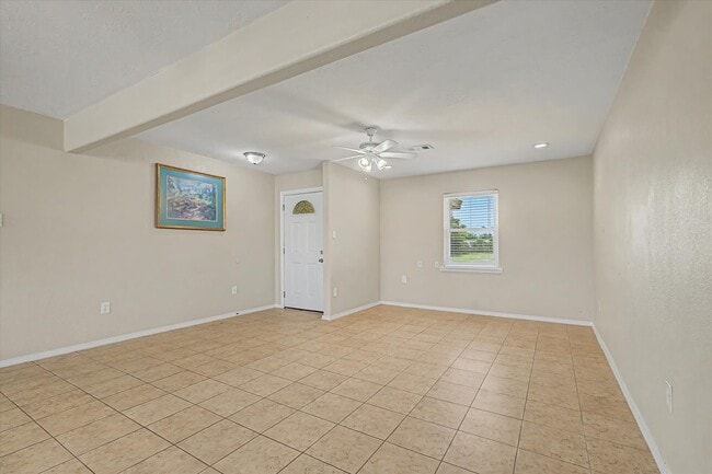 Building Photo - 827 Pickney Ave