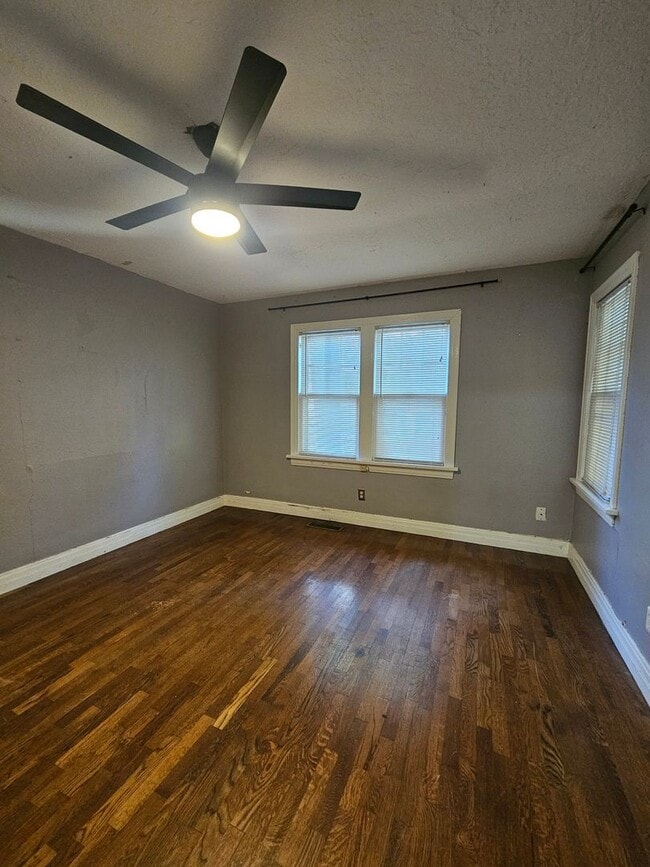Building Photo - (4) Bed, (3) Bath with (2) Living Areas Av...