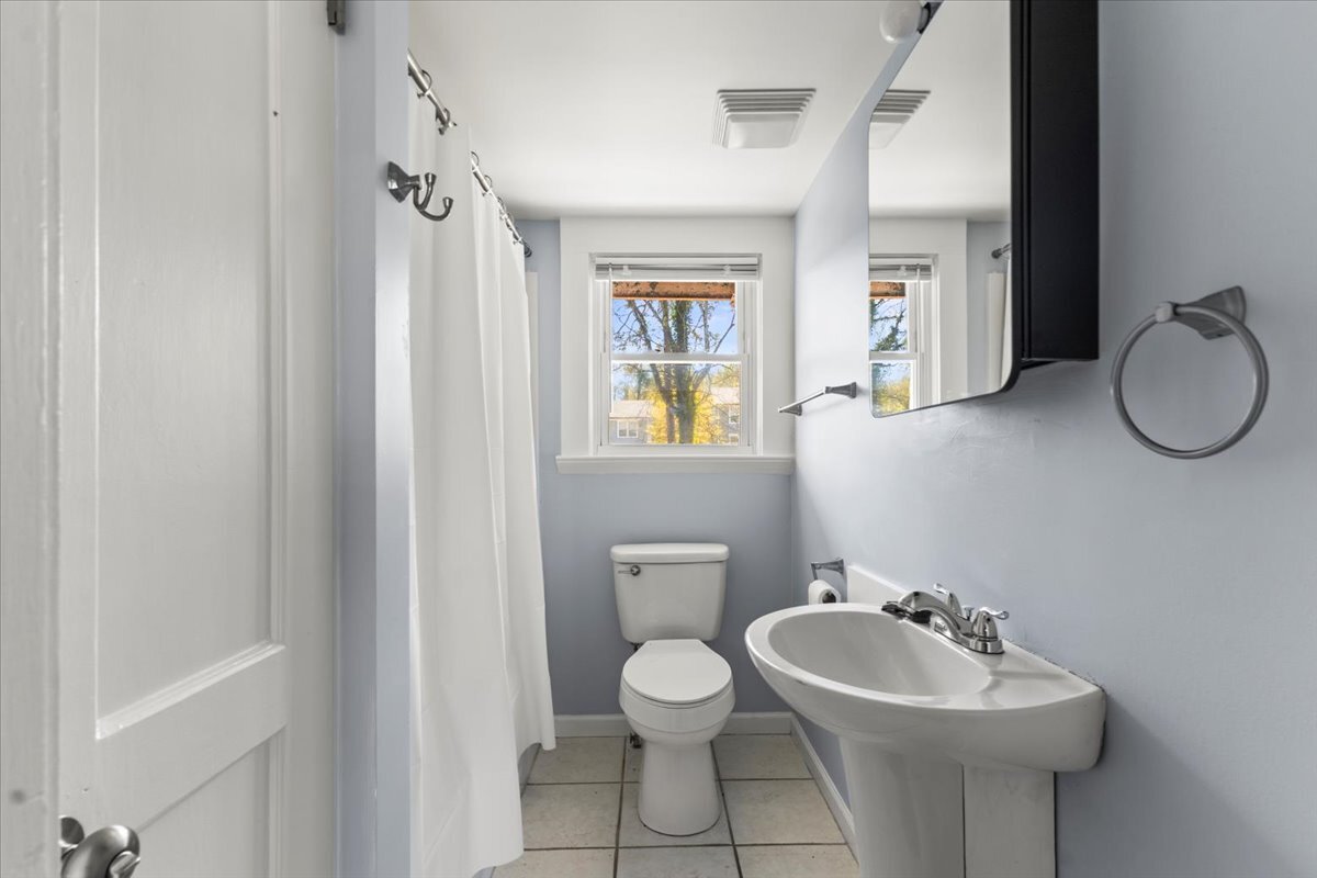 Building Photo - 10060 Central Dr