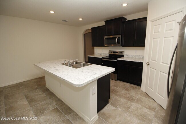 Building Photo - 3650 Peony Ct SE