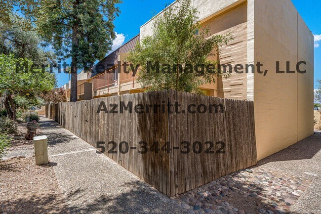 Building Photo - Remodeled 2 bedroom, 2.5 bathroom townhome, washer and dryer, dishwasher and more