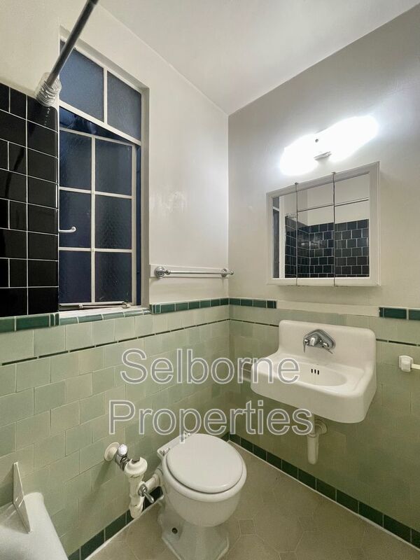 Building Photo - 2501 Ivy Dr