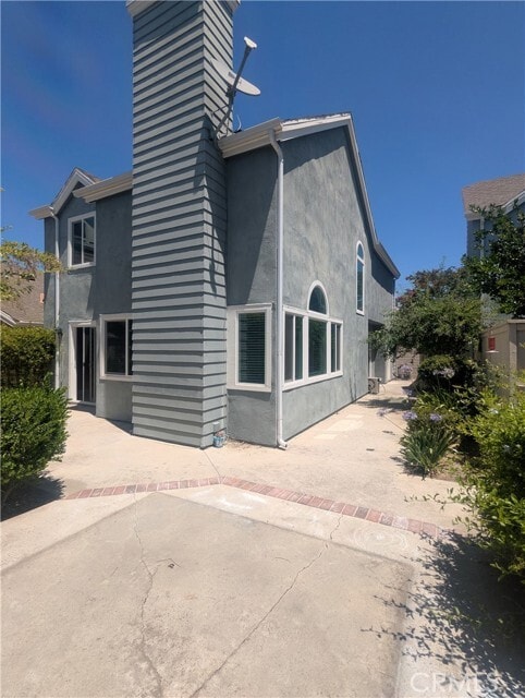 Building Photo - 28262 Glenbrook