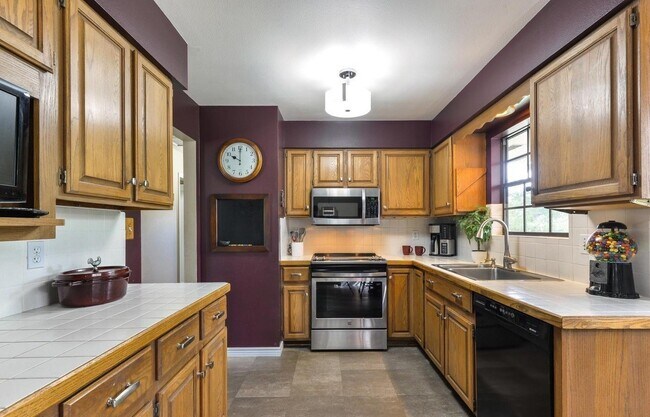 Building Photo - Beautiful 4 Bedroom Home in Midtown Fort Collins!
