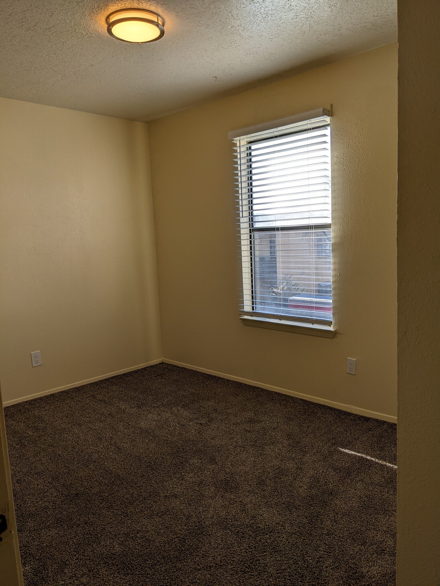 Comfortable 2nd bedroom - 3513 Tulane Drive Northeast