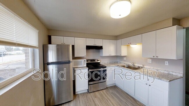 Building Photo - 335 Ruskin Dr