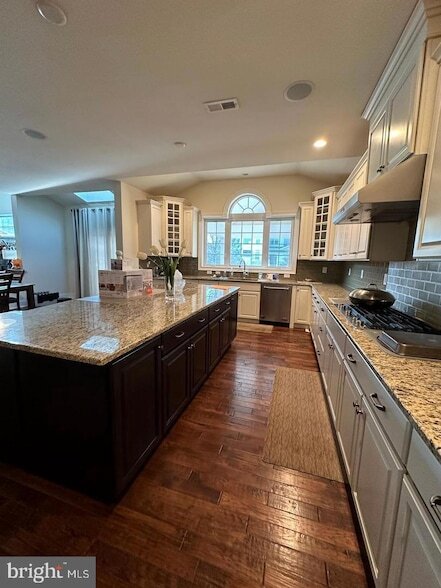 Building Photo - 124 Odyssey Dr