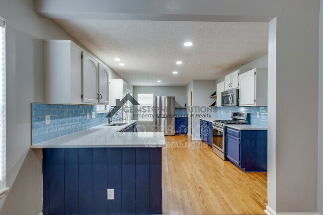 Building Photo - 2214 Falcon Creek Dr