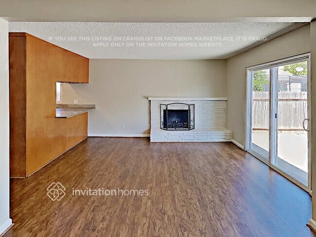 Building Photo - 1637 Amapola St