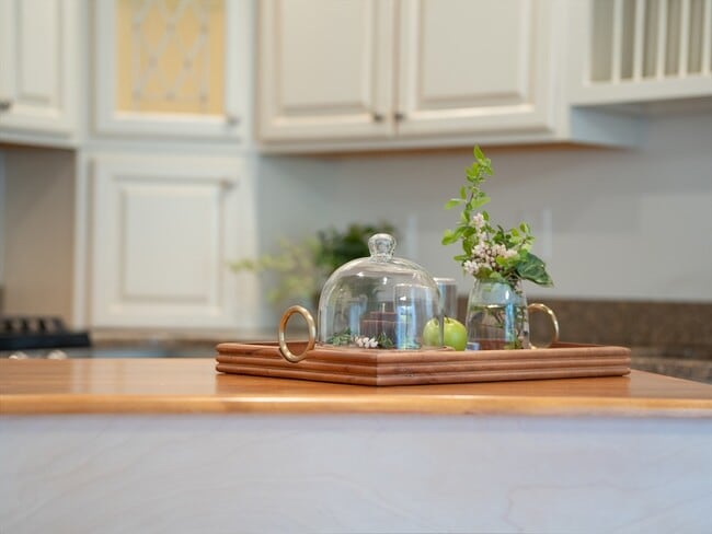 Building Photo - 82 Camelot Dr