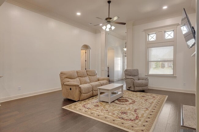 Building Photo - 100 Flora Springs Dr