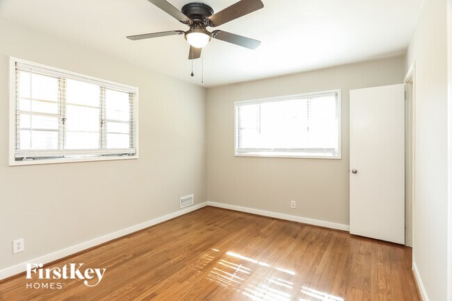 Building Photo - 3364 Valley Park Dr