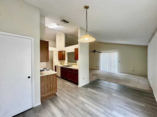 Building Photo - 3723 Narroline Dr