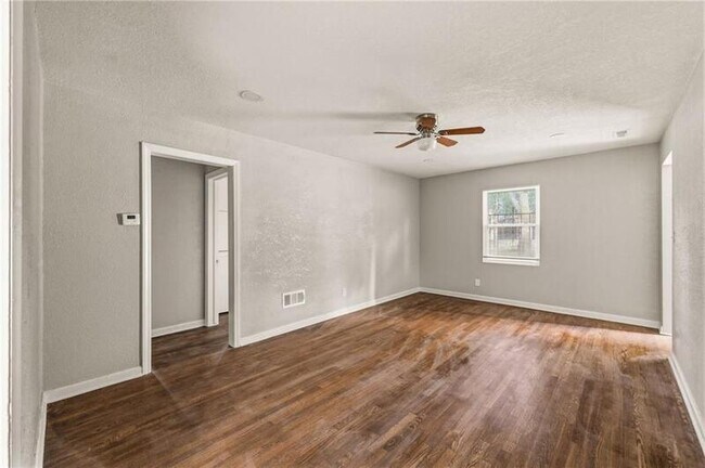 Building Photo - 2300 E 55th St