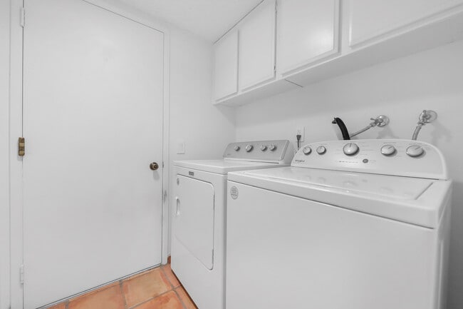 Building Photo - 44049 Elba Ct