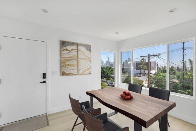 Building Photo - Experience Modern Echo Park Living with St...