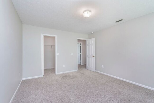 Building Photo - 4 Bedroom with a 3 Car Garage in Zionsvill...