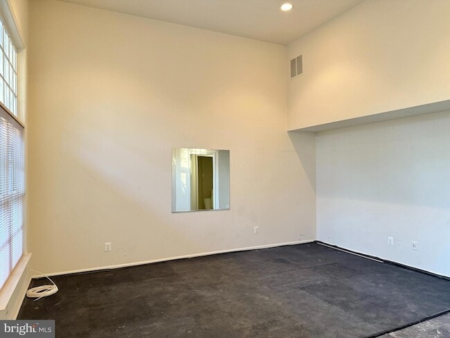 Building Photo - 819 Oak Knoll Terrace